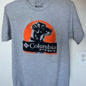Columbia Gray T-Shirt with Dog Graphic